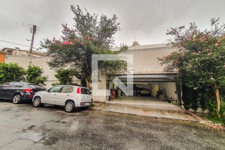 Casa à venda com 340m², 5 quartos e 3 vagasFachada