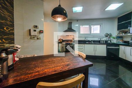 Casa à venda com 340m², 5 quartos e 3 vagasCozinha