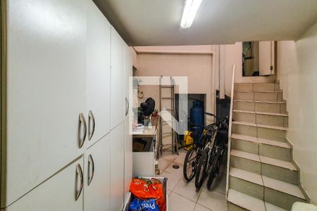 Casa à venda com 340m², 5 quartos e 3 vagasEscada Serviço