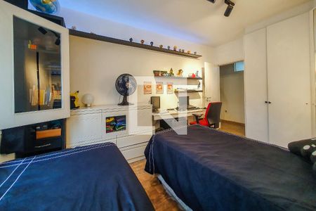 Casa à venda com 340m², 5 quartos e 3 vagasQuarto 2