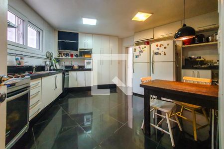 Casa à venda com 340m², 5 quartos e 3 vagasCozinha