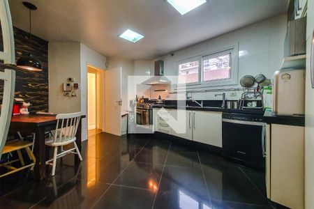 Casa à venda com 340m², 5 quartos e 3 vagasCozinha