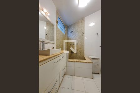 Casa à venda com 340m², 5 quartos e 3 vagasBanheiro