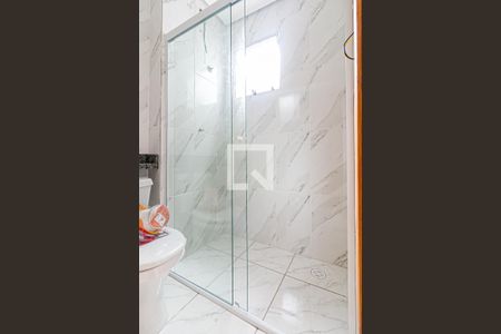 Banheiro de apartamento para alugar com 1 quarto, 28m² em Vila Ré, São Paulo