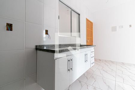 Cozinha de apartamento para alugar com 1 quarto, 28m² em Vila Ré, São Paulo