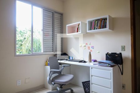 Quarto de apartamento à venda com 2 quartos, 75m² em Vila Paris, Belo Horizonte