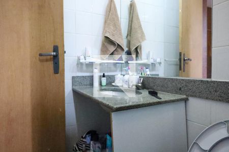 Banheiro da Suíte de apartamento à venda com 2 quartos, 75m² em Vila Paris, Belo Horizonte
