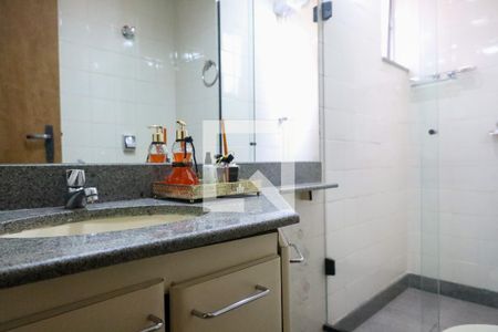 Apartamento à venda com 75m², 2 quartos e 2 vagas Apartamento à venda com 75m², 2 quartos e 2 vagasBanheiro