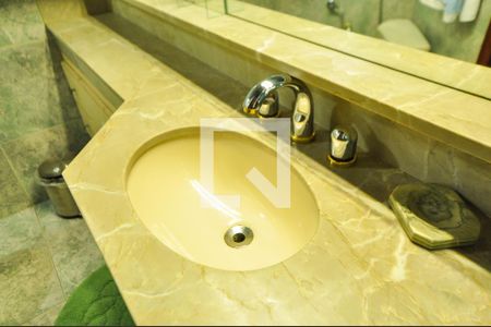 Casa à venda com 550m², 4 quartos e 4 vagasBanheiro da Suíte 2