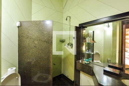 Casa à venda com 550m², 4 quartos e 4 vagasBanheiro Corredor