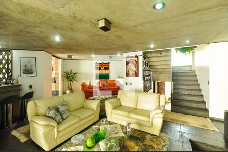 Sala de casa à venda com 4 quartos, 550m² em Alto de Pinheiros, São Paulo