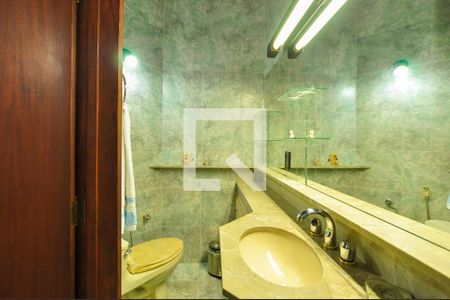 Casa à venda com 550m², 4 quartos e 4 vagasBanheiro da Suíte 2