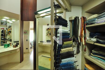 Casa à venda com 550m², 4 quartos e 4 vagasCloset da suíte 3
