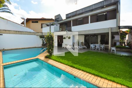 Casa à venda com 550m², 4 quartos e 4 vagasFachada