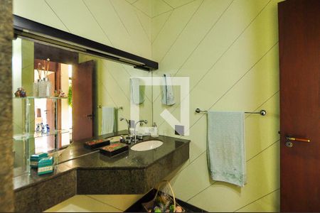 Casa à venda com 550m², 4 quartos e 4 vagasBanheiro Corredor