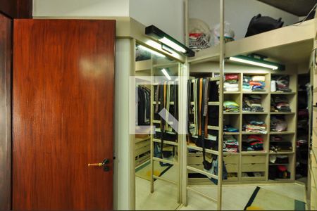 Casa à venda com 550m², 4 quartos e 4 vagasCloset da suíte 3