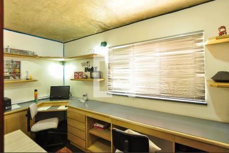 Casa à venda com 550m², 4 quartos e 4 vagasEscritório