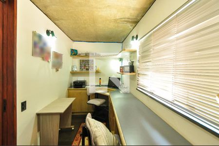 Casa à venda com 550m², 4 quartos e 4 vagasEscritório