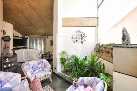 Casa à venda com 550m², 4 quartos e 4 vagasSala Jardim de Inverno