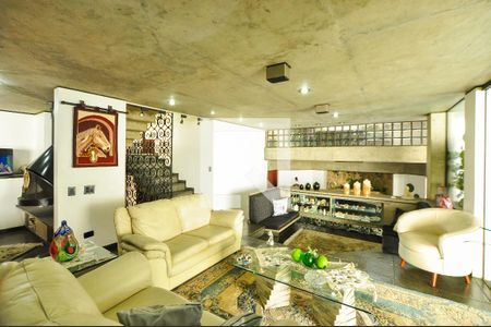 Sala de casa à venda com 4 quartos, 550m² em Alto de Pinheiros, São Paulo