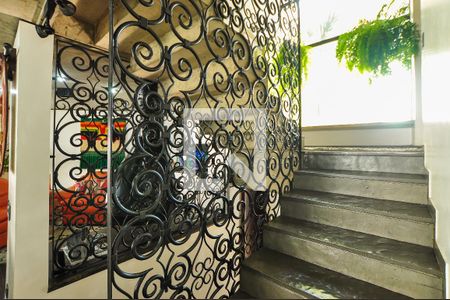 Casa à venda com 550m², 4 quartos e 4 vagasEscada