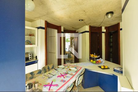 Casa à venda com 550m², 4 quartos e 4 vagasCozinha