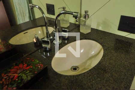 Casa à venda com 550m², 4 quartos e 4 vagasBanheiro Corredor