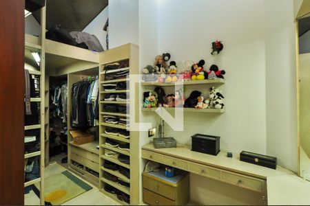 Casa à venda com 550m², 4 quartos e 4 vagasCloset da suíte 3