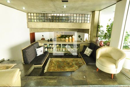 Sala de casa à venda com 4 quartos, 550m² em Alto de Pinheiros, São Paulo