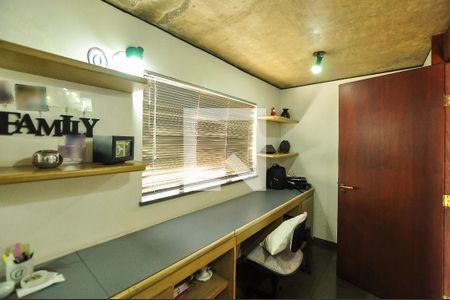 Casa à venda com 550m², 4 quartos e 4 vagasEscritório