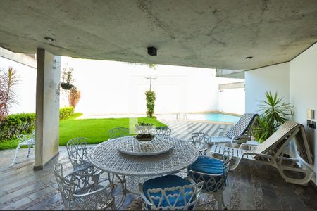 Casa à venda com 550m², 4 quartos e 4 vagasVaranda