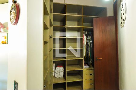 Casa à venda com 550m², 4 quartos e 4 vagasCloset da suíte 2