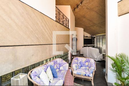 Casa à venda com 550m², 4 quartos e 4 vagasSala Jardim de Inverno