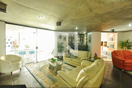 Sala de casa à venda com 4 quartos, 550m² em Alto de Pinheiros, São Paulo