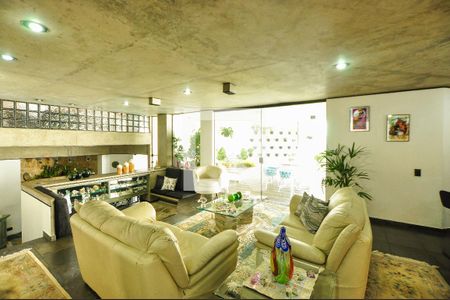 Sala de casa à venda com 4 quartos, 550m² em Alto de Pinheiros, São Paulo