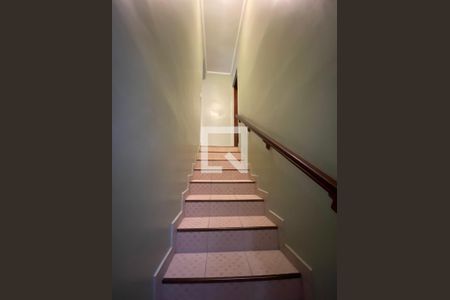 Casa para alugar com 190m², 3 quartos e 2 vagas Casa para alugar com 190m², 3 quartos e 2 vagasEscada