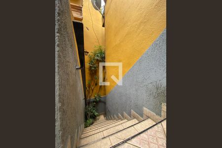 Casa para alugar com 190m², 3 quartos e 2 vagas Casa para alugar com 190m², 3 quartos e 2 vagasEscada