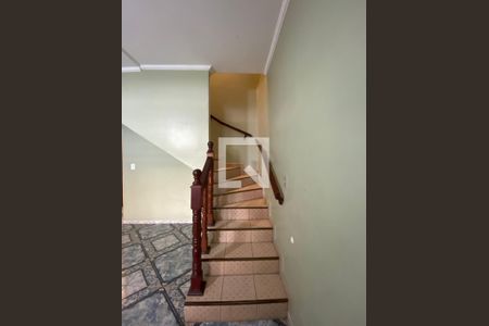 Escada de casa para alugar com 3 quartos, 190m² em Brasilândia, São Paulo