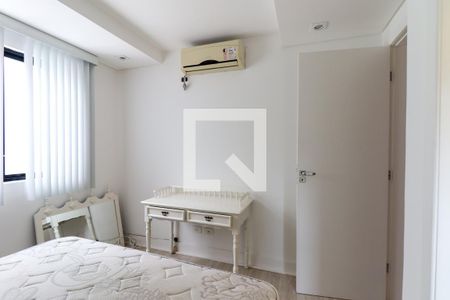 Quarto 2 Suíte de apartamento para alugar com 3 quartos, 90m² em Novo Mundo, Curitiba