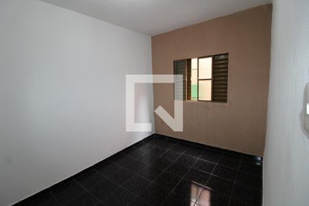 Quarto de casa para alugar com 3 quartos, 100m² em Jardim Santa Adélia, São Paulo