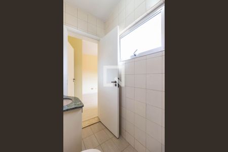 Casa à venda com 300m², 4 quartos e 6 vagasBanheiro da Suíte 2