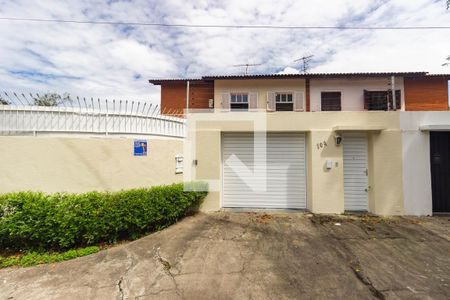 Casa à venda com 300m², 4 quartos e 6 vagasFachada