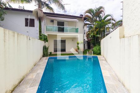 Casa à venda com 300m², 4 quartos e 6 vagasPiscina