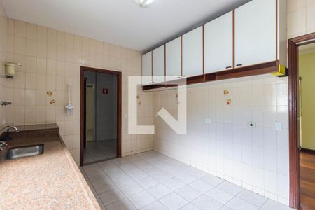 Casa à venda com 300m², 4 quartos e 6 vagasCozinha