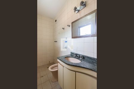 Casa à venda com 300m², 4 quartos e 6 vagasBanheiro da Suíte 2