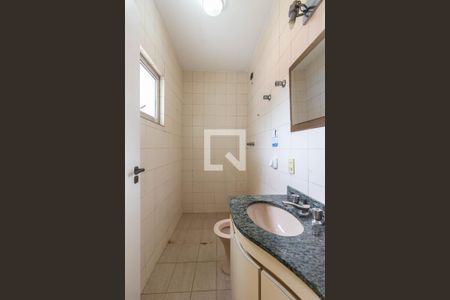 Casa à venda com 300m², 4 quartos e 6 vagasBanheiro da Suíte 2