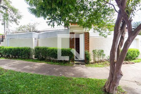 Casa à venda com 300m², 4 quartos e 6 vagasFachada