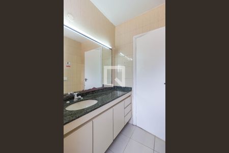 Casa à venda com 300m², 4 quartos e 6 vagasBanheiro da Suíte 1