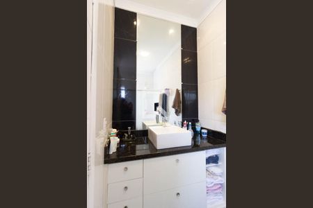 Casa à venda com 300m², 3 quartos e 5 vagasBanheiro Suíte 2