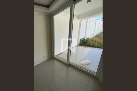 Casa à venda com 194m², 3 quartos e 2 vagas Casa à venda com 194m², 3 quartos e 2 vagasCozinha